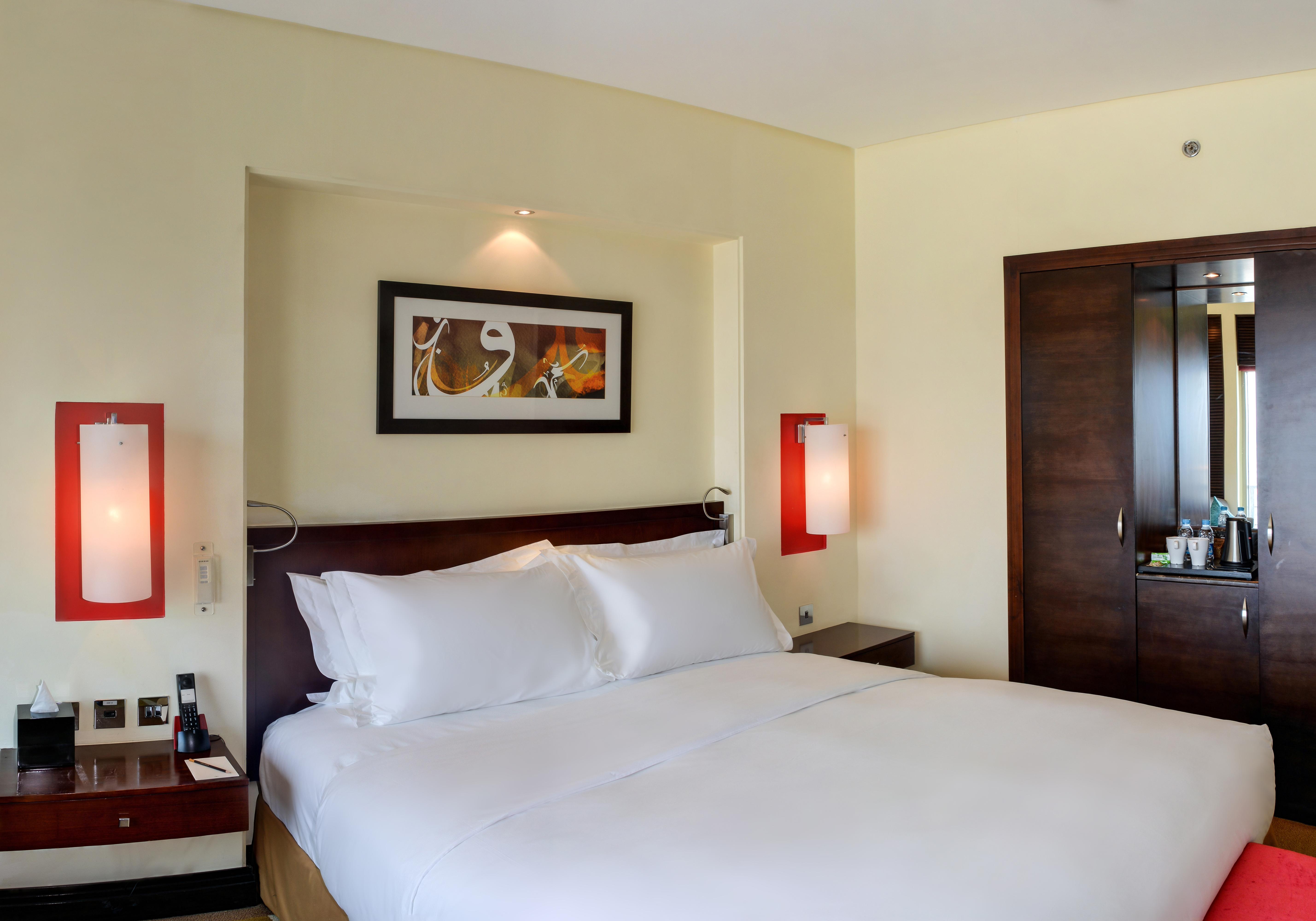 Sofitel Al Khobar The Corniche Hotel Ngoại thất bức ảnh A bedroom at the hotel