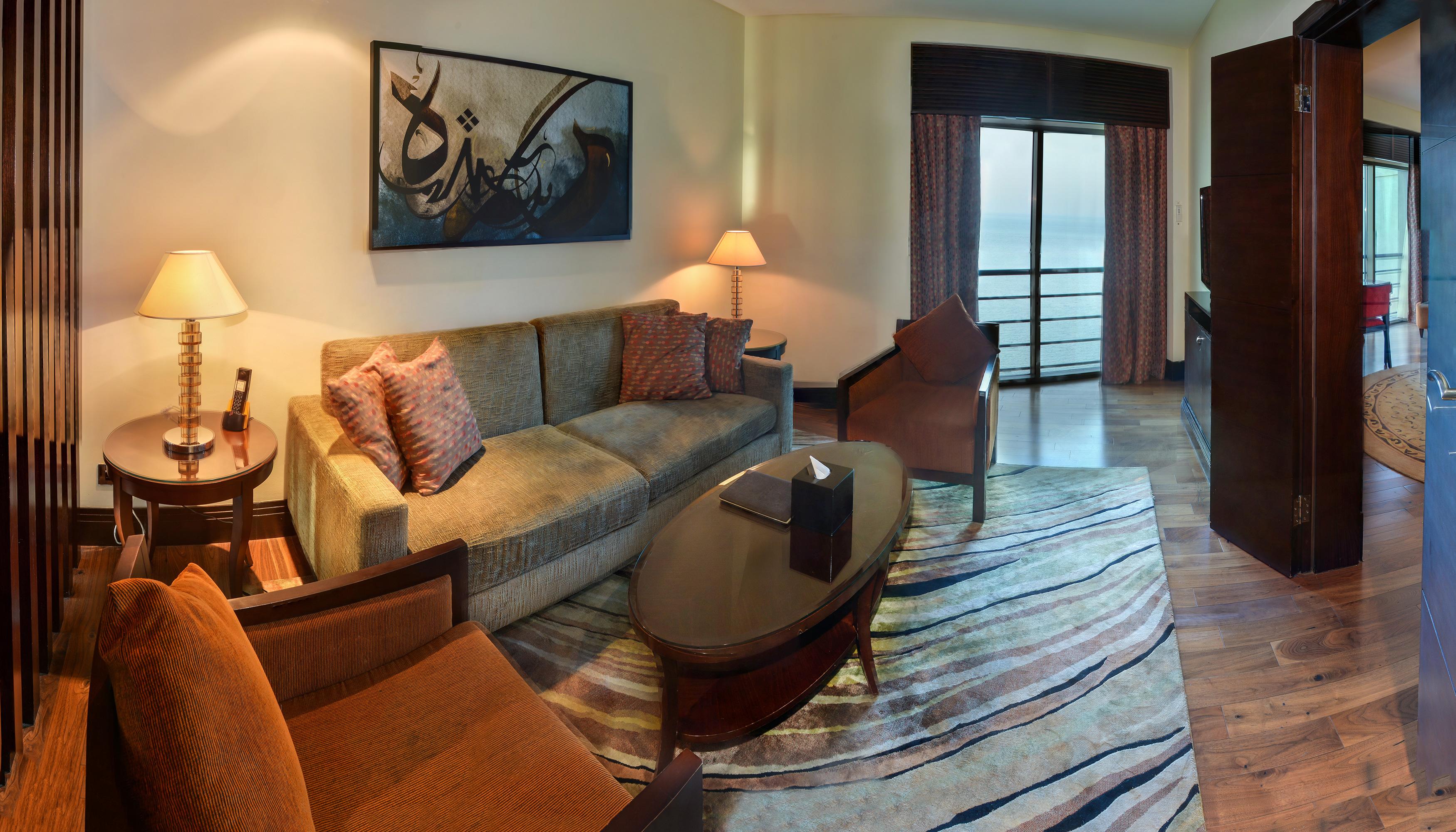 Sofitel Al Khobar The Corniche Hotel Ngoại thất bức ảnh A living room in a suite at the Ritz-Carlton, Bahrain