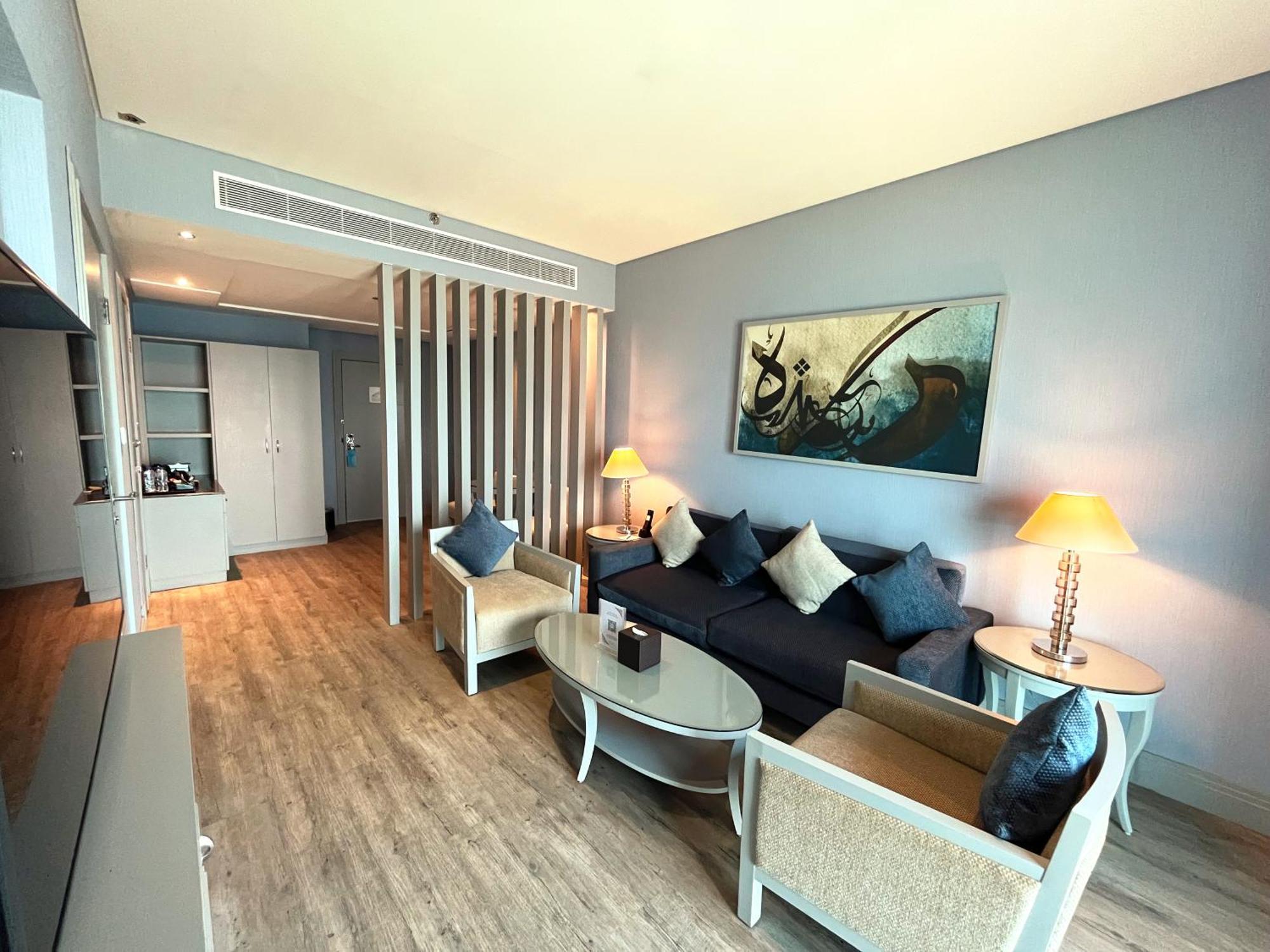 Sofitel Al Khobar The Corniche Hotel Ngoại thất bức ảnh A suite at the hotel