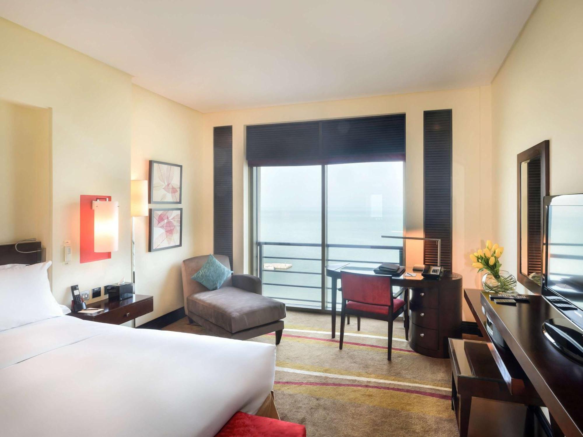 Sofitel Al Khobar The Corniche Hotel Ngoại thất bức ảnh A room at the hotel