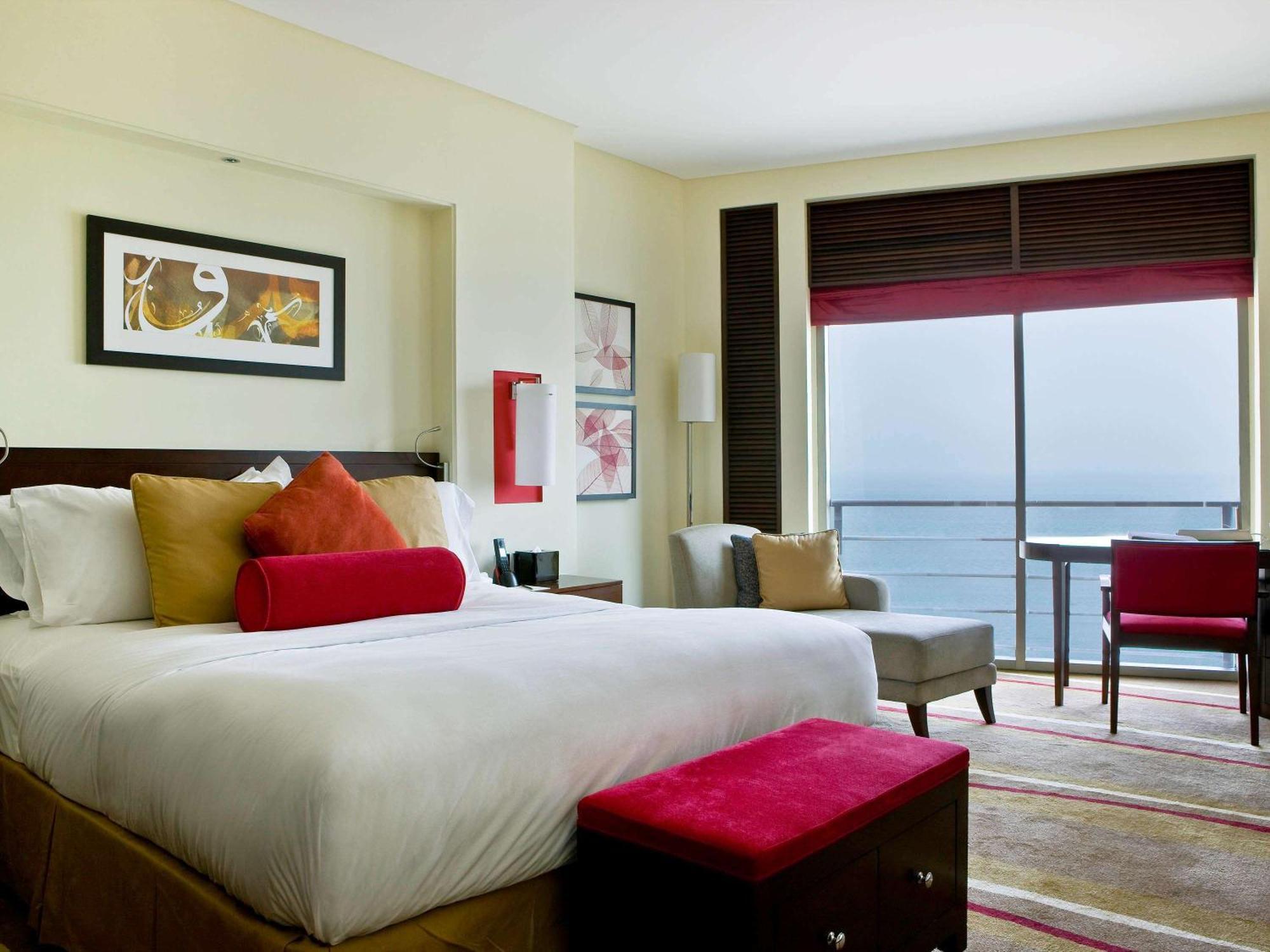 Sofitel Al Khobar The Corniche Hotel Ngoại thất bức ảnh A guest room at the hotel