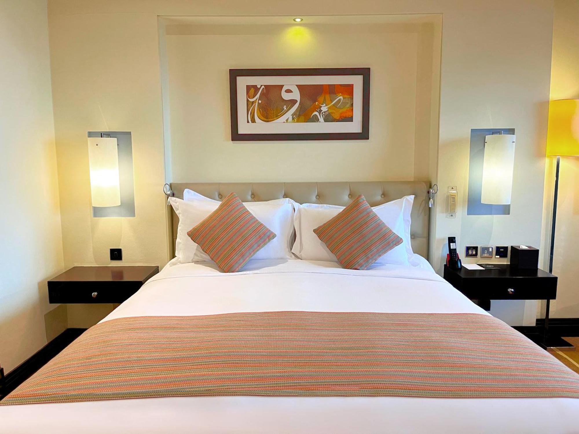 Sofitel Al Khobar The Corniche Hotel Ngoại thất bức ảnh A bedroom at the hotel